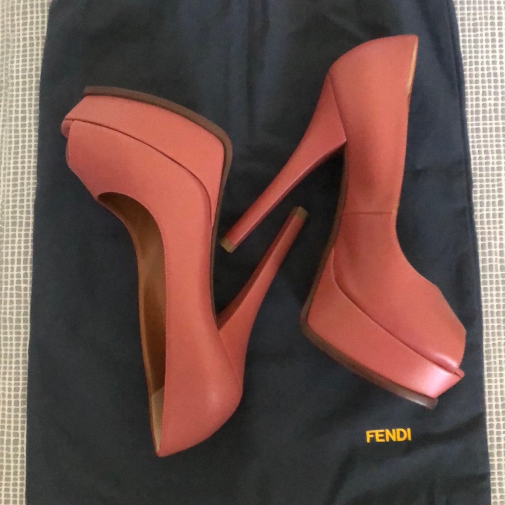 🔥Fendi Pumps🔥 SOLD